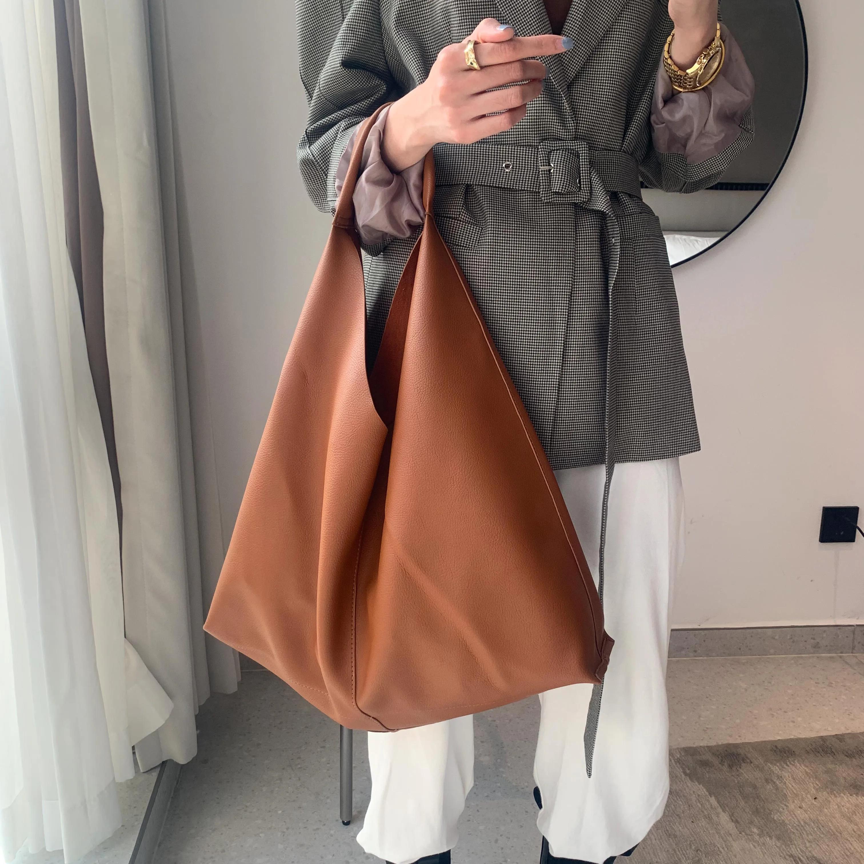 

Retro Ladies Tote Bag Simple Ladies Large Capacity Handbag High-End Women Shoulder Bag PU Leather Soft Hand Bag Designer Purses