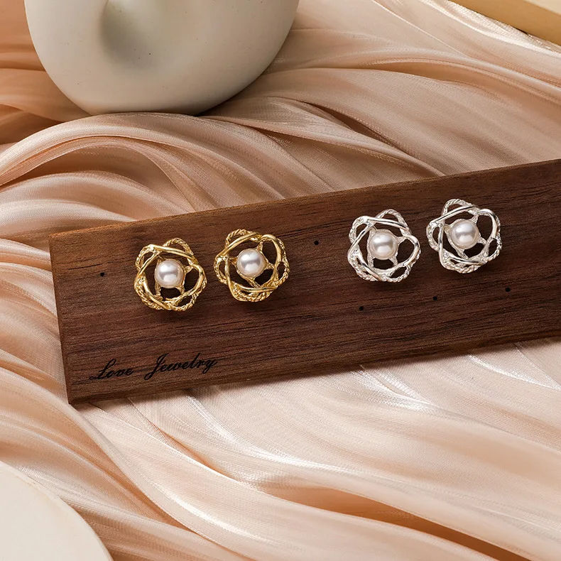 

New Vintage Hollow Flower Set With Pearl Earrings Fashion Artistic Sweet Abstract Irregular Stud Earrings JewelryAccessories