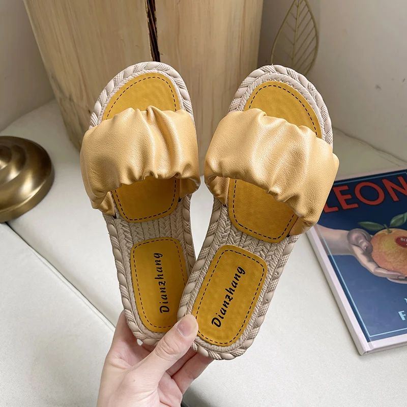 

Shoes For Girls Summer Clogs Woman Slippers Soft Low Luxury Slides Pantofle Lady Beach Comfort Designer Flat 2021 Basic Rome PU