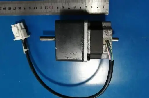 PK264A2-SG36 шаговый двигатель используется в хорошем состоянии. 80% новый внешний вид