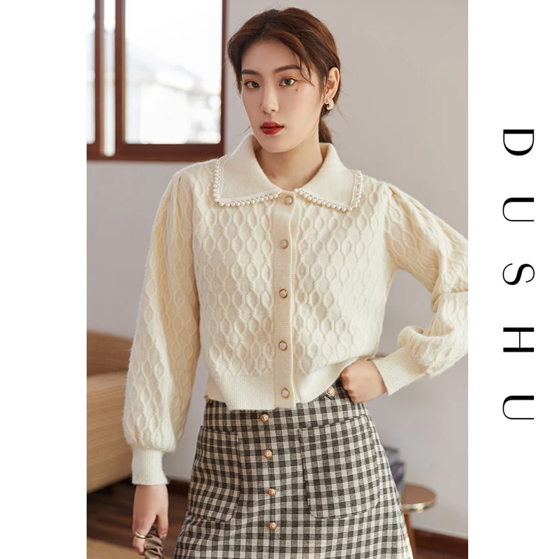 

Женский вязаный кардиган DUSHU, белый короткий кардиган оверсайз с жемчужинами и длинными рукавами, повседневный джемпер на пуговицах, размер...