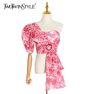 Женская рубашка с принтом TWOTWINSTYLE, осенняя Повседневная рубашка на одно плечо, с пышными рукавами и асимметричным воротником, 2020