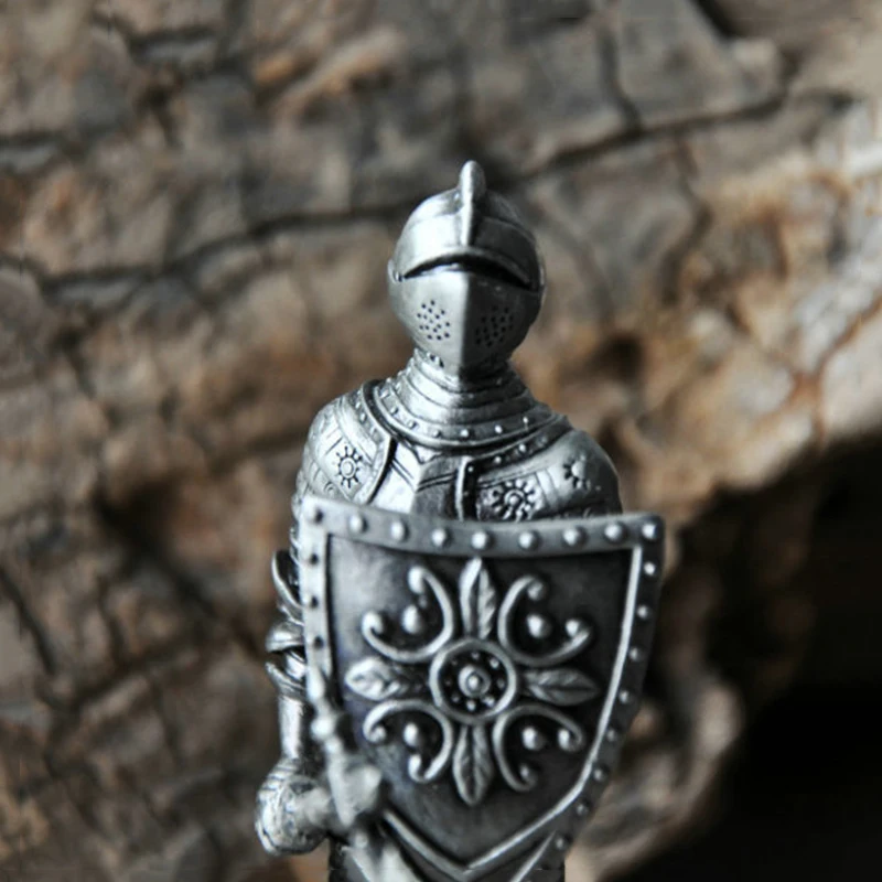 Классическая европейская средневековая Оловянная статуя солдата воина