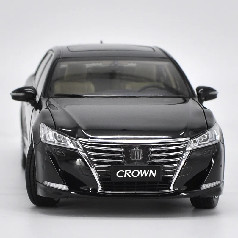 Оригинальный авторизованный оригинальный 1:18 Масштаб toyota Crown 2016 версия