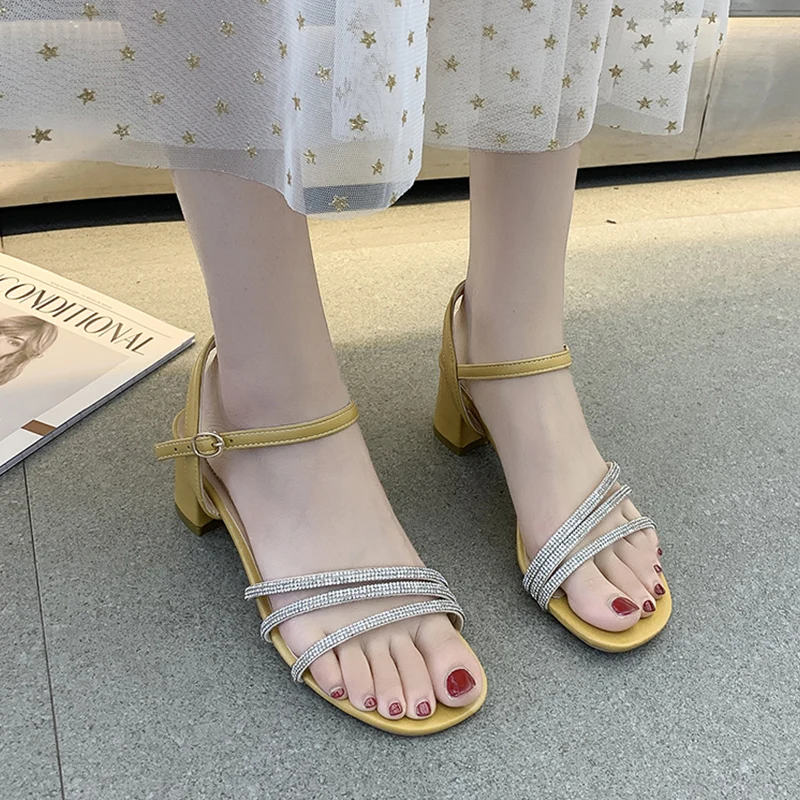 

2021 Sandals Clear Heels Ladies Shoes Summer Buckle Strap Suit Female Beige Med All-Match Open Toe New Rhinestone Gladiator Girl