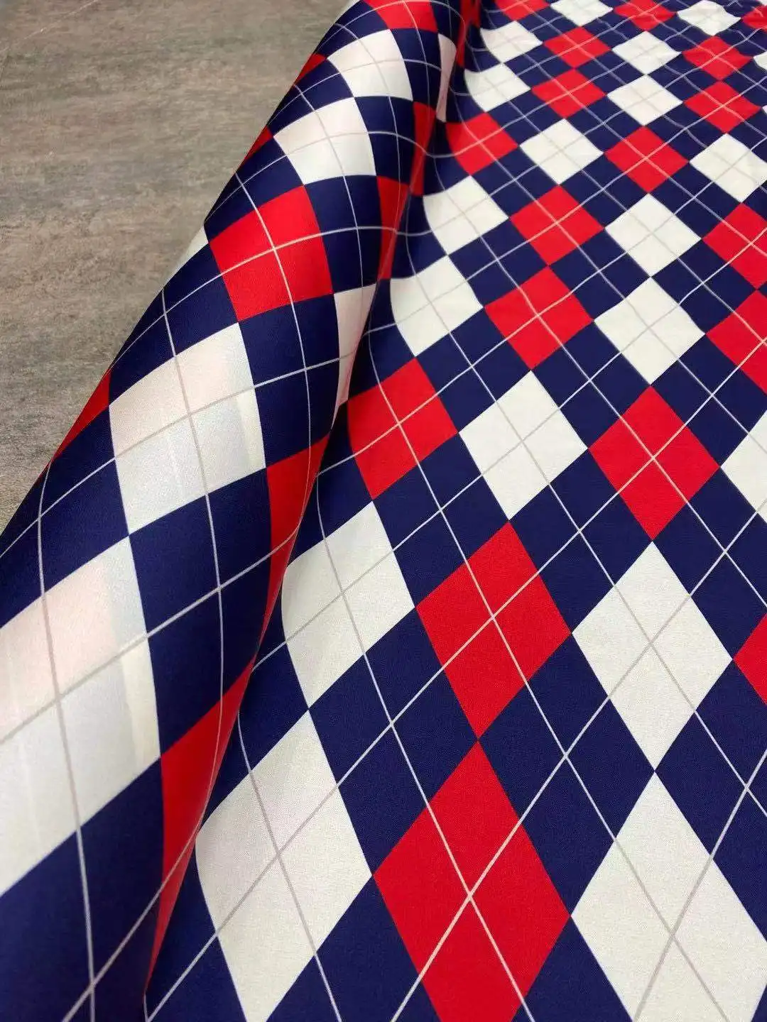 

Red grid pattern white blue digital printing fabric natural mulberry silk high fashion textile fabric for dress scarf sewing
