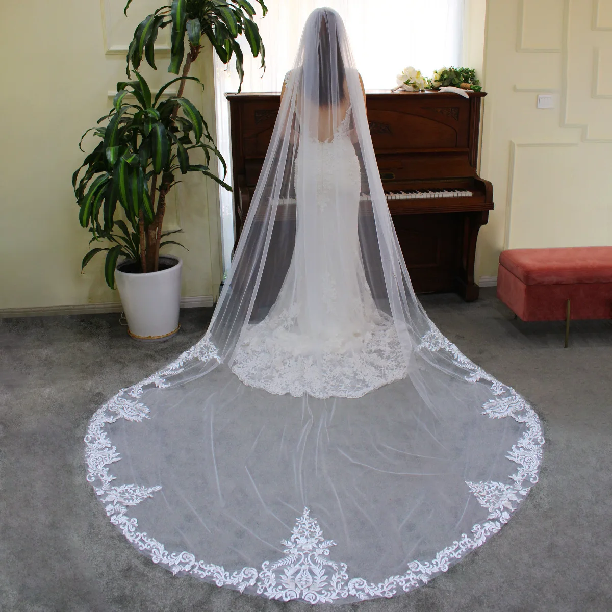 

MYFEIVO Bridal Veil Lace Oversized Tail White with Hair Comb Cathedral Veils Wedding Dress Accessories 250x300cm HQ1381