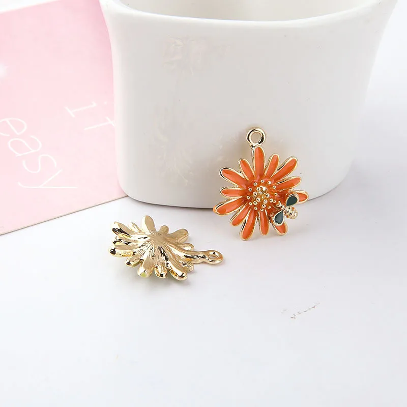 

10Pcs/lot Bee Flower Colorful Little Daisy Charms Pendant Handmade Enamel Diy Craft Necklace for Jewelry Making Accessories