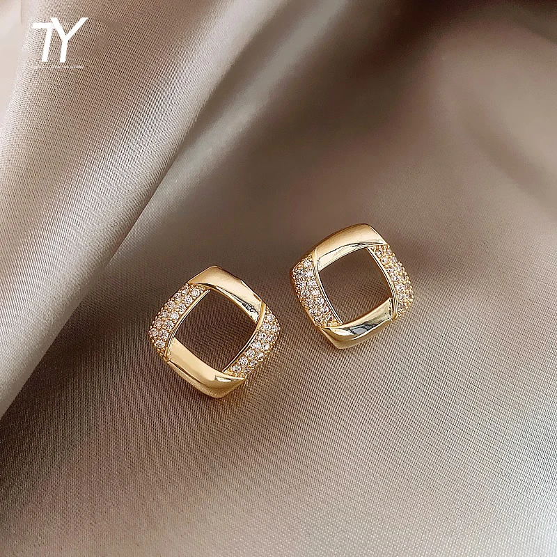 

2021 New Classic Geometric Hollowed Out Square Gold Earrings For Woman Fashion Zircon Jewelry Party Luxury Girl's Gift Student