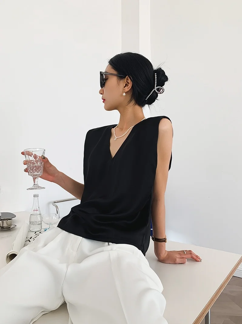 

Высококачественный триуксусный атласный жилет с прямоугольным плечом для поездок во французском стиле женская версия 21 Новинка