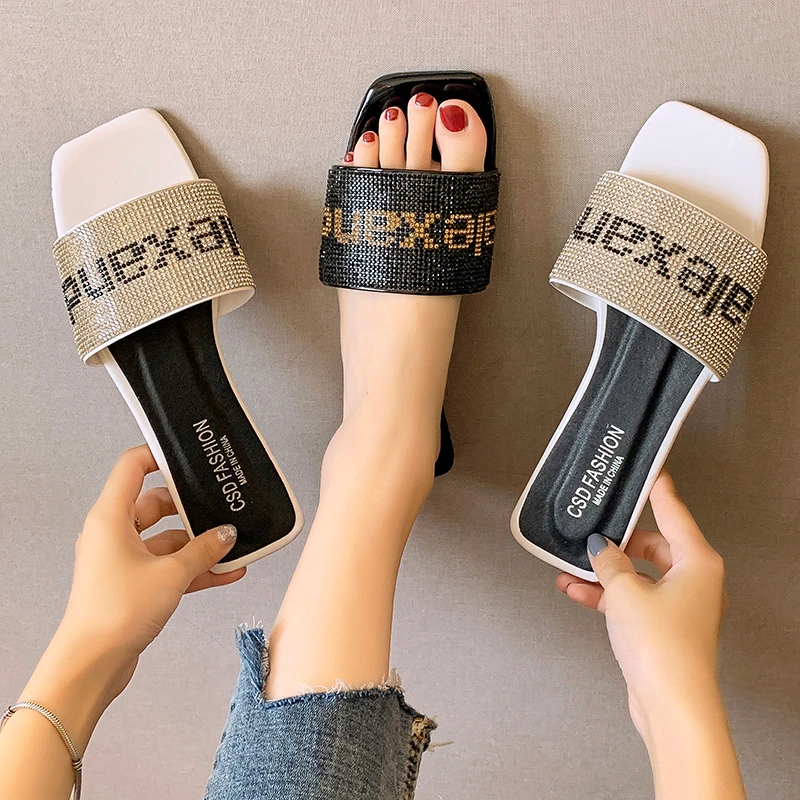 Летние модные шлепанцы со стразами Модель женские тапочки сандалии года