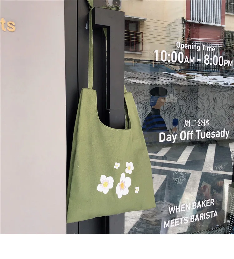 Женская холщовая сумка мессенджер с цветочным принтом однотонная зеленая