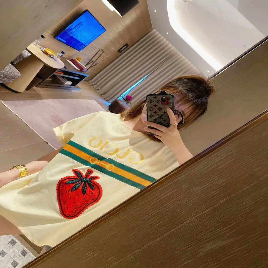 

2021 summer strawberry embroidery T-shirt
