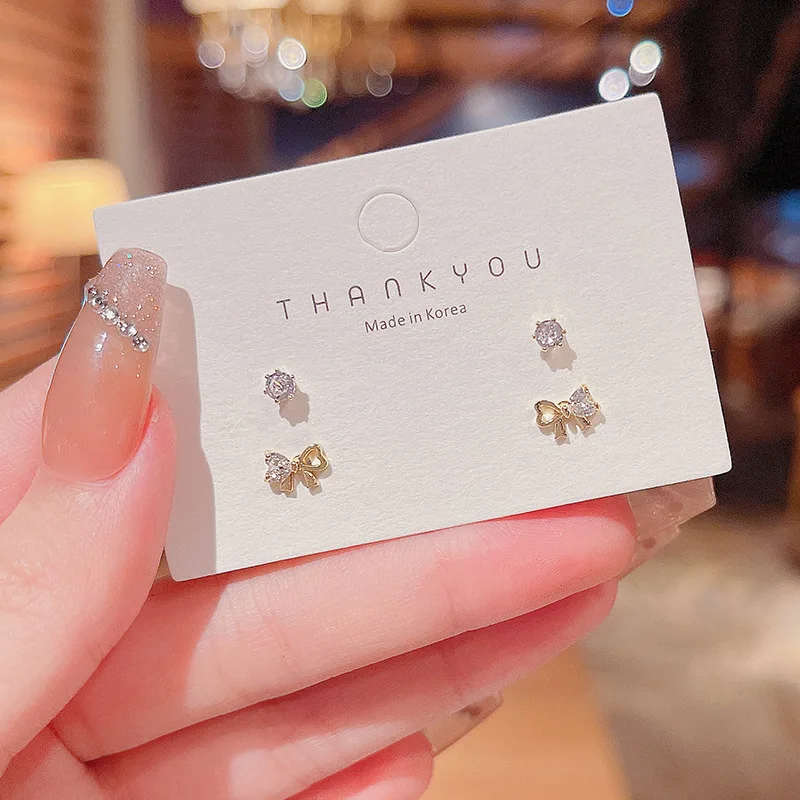 

Женские серьги-гвоздики из серебра 2021 пробы с цирконом