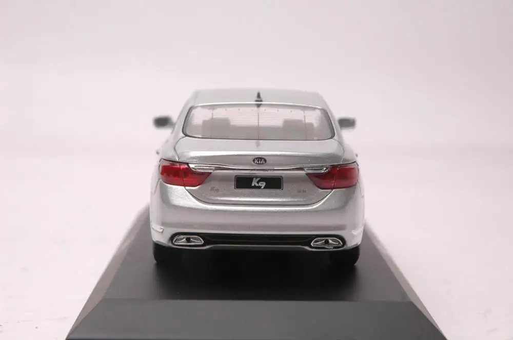 1:32 Модель литья под давлением для Kia K9 Quoris Silver Sedan игрушечный автомобиль из сплава