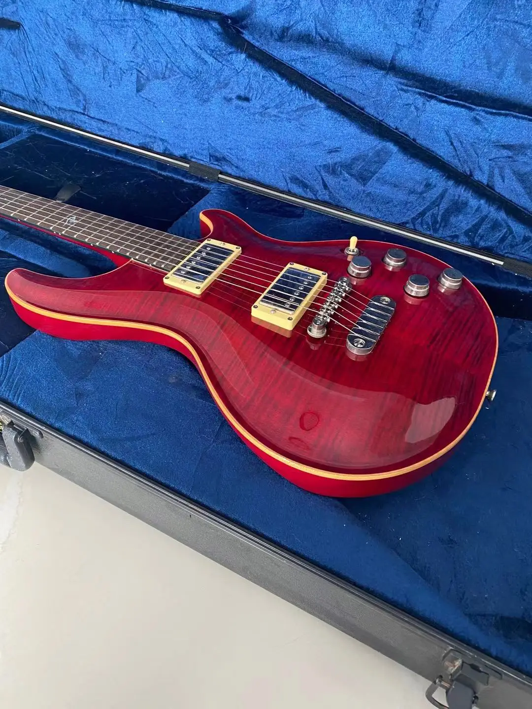 Профессиональная электрическая гитара с жестким хвостом Дина из красного дерева