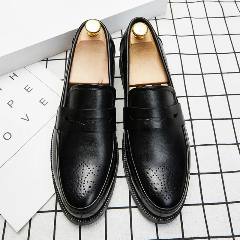 

Luxury Loafers Men Casual Shoes Slip on Leather Dress Shoes Plus Size 38-46 Brogue Carving Loafer Soft Driving Shoes