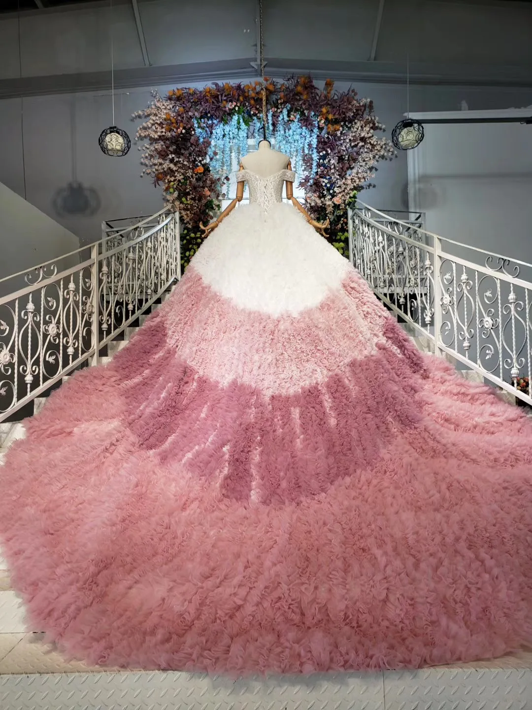 

Aolanes 2019 Fairy Color Gradient Design Ball Gown Crystals Wedding Dress Romantic Fancy Tiere Ruched 2 Meters Train Bridal Gown