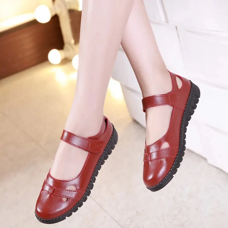 

Wholesale Women Shoes Black Mary Jane Flats Hollowed Ladies Restaurant Work Shoes Comfortable Mother Loafers Red Slip On Shoes