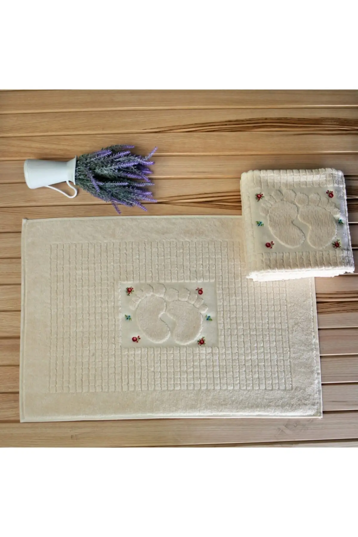 

Embroidered Foot Towel 3'L-Ecru