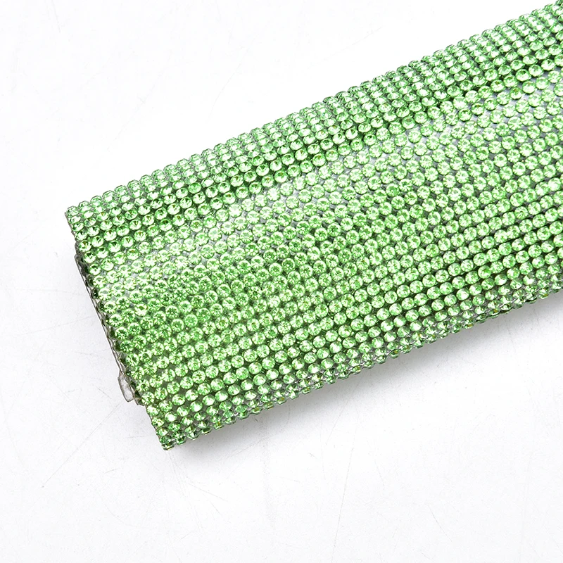 peridot color Заводские Стразы 24*40 см 2 мм SS6 с кристаллами и бусинами, дизайн с железной сеткой, стразы, рулон кристаллов, свадебные украшения - Цвет: peridot color