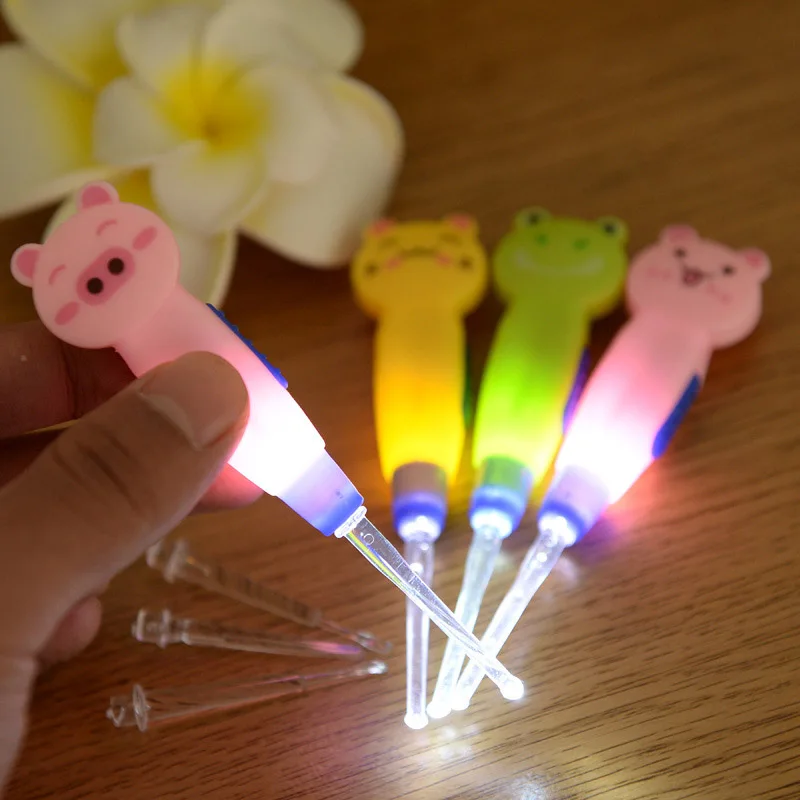 

Cartoon LED Light Ear Pick Cleaner Spoon Flashlight Earwax Removal Tool Set Safe LED FlashLight Earpick Baby Care Ear Cleaner