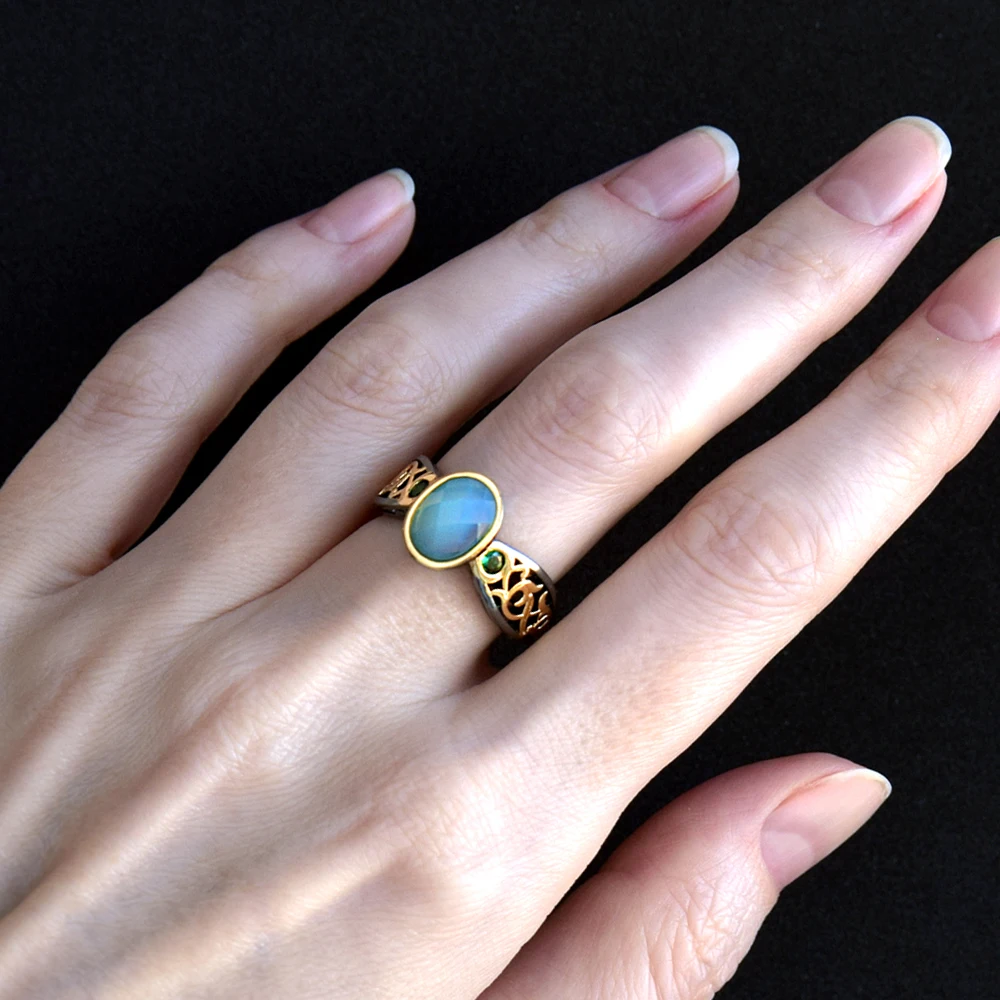 Кольцо с золотым узором классические кольца овальным камнем зеленого цвета