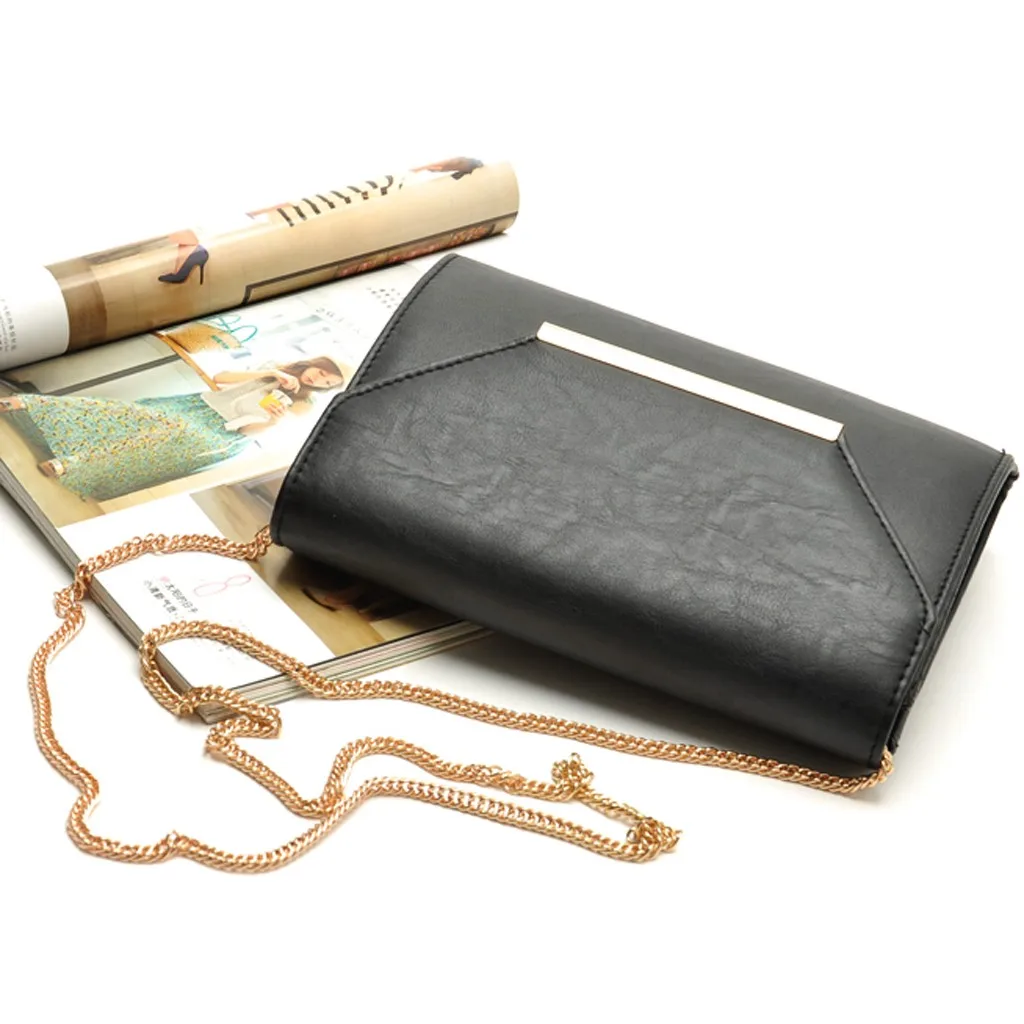 Женская сумка однотонная простая на плечо модная маленькая квадратная цепочке