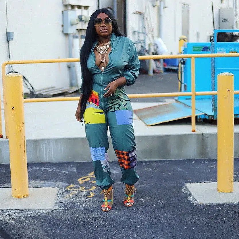 Модный длинный комбинезон с принтом брюки-карго на молнии V-образным вырезом