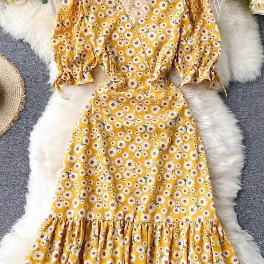 

2020 Women Summer Trumpet Dress V Neck Puff Sleeve A Line Dress French Style Print Flowers Vacation Beach Dress
