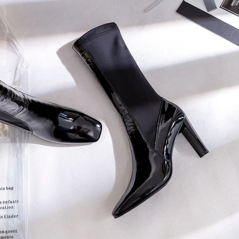 Эластичные ботинки средней длины женские мартинсы из лакированной кожи с