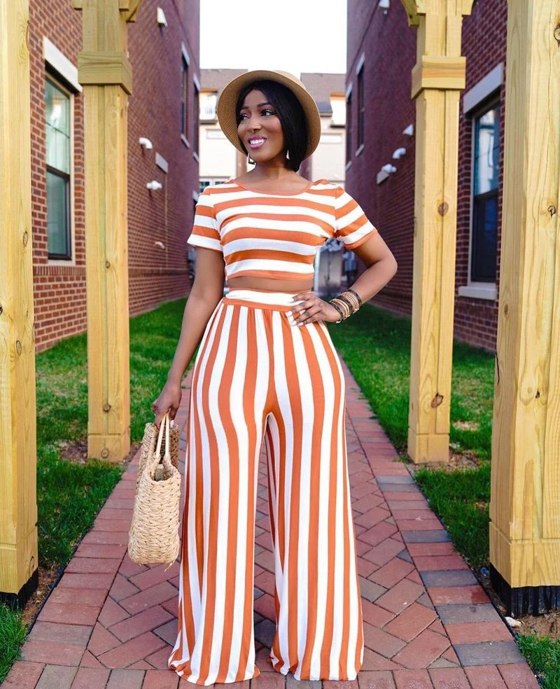 

Женский полосатый костюм с коротким рукавом, повседневный удобный костюм с круглым вырезом и широкими штанинами, лето 2021