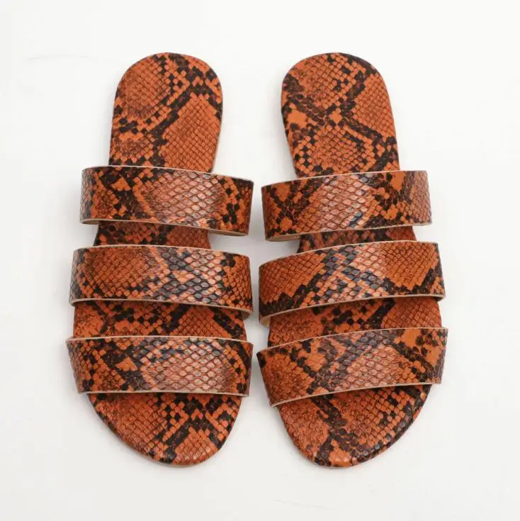 2020 г. новые модные шлепанцы на плоской подошве низком каблуке со змеиным узором