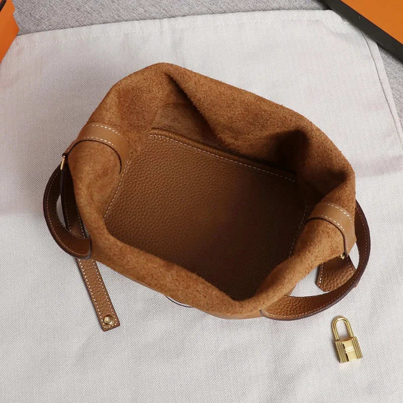 

2021 New style vegetable basket bag fashion large capacity female bag leather bucket bag portable small hand bag