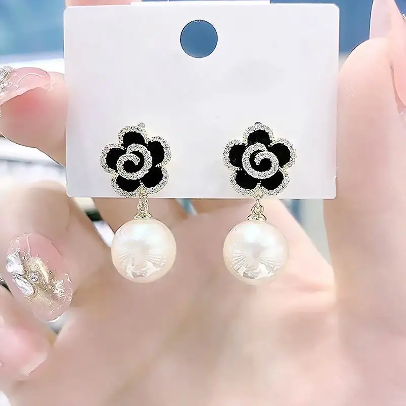 

2021 New Flower Pearl Earrings For Women Delicate Simple pendientes Wholesale