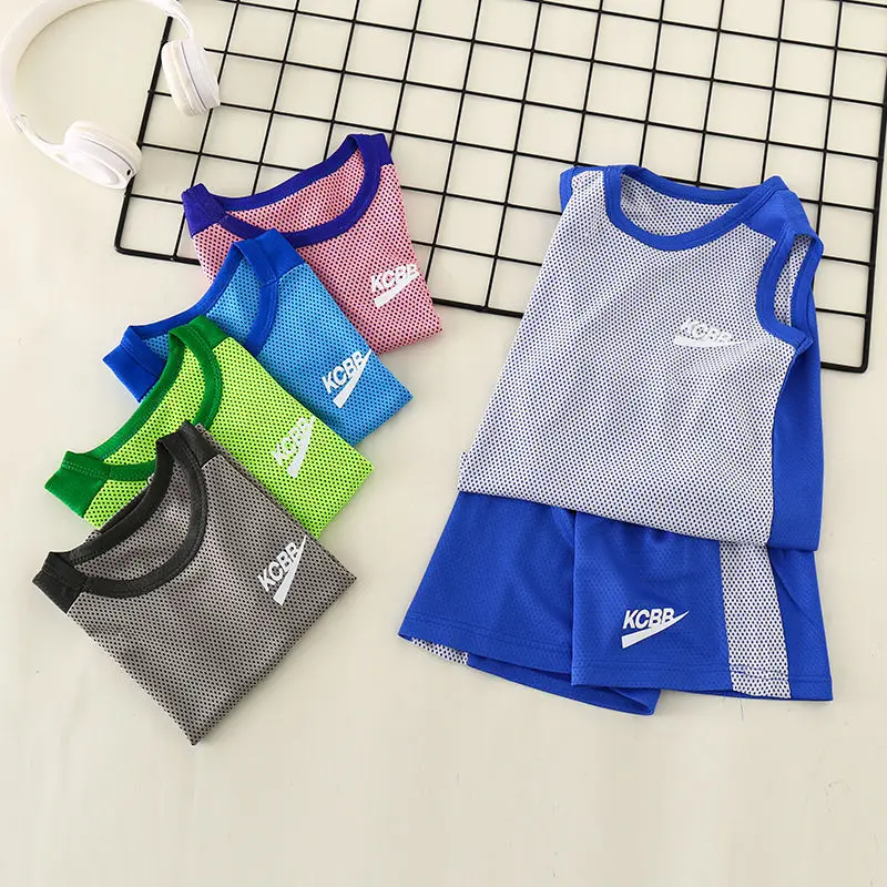 

Комплект детской одежды из футболки и коротких брюк