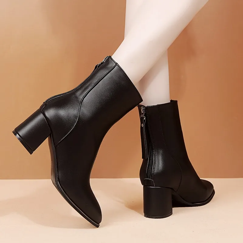 Женские лакированные ботильоны на квадратном каблуке элегантная обувь из