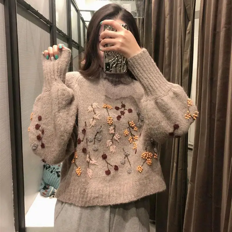

Women's Round Neck Long Sleeve Chic Flowers Beaded Fashion Knit Sweater Keeps Warm Autumn and Winter