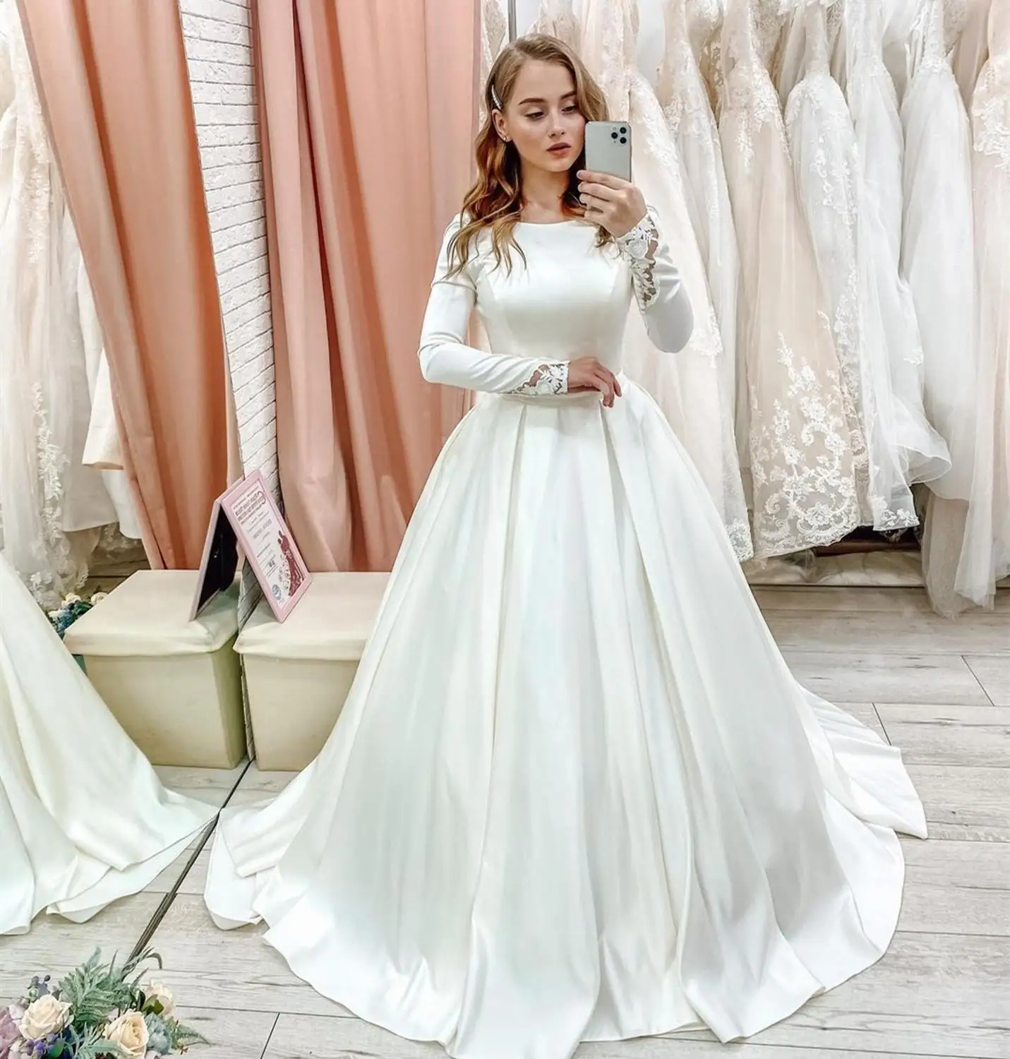 

Gorgeous Wedding Dress A-Line Satin Long Sleeve Court Train Petite Floor Length Bridal Gown Robe De Mariee Lace Stunning White
