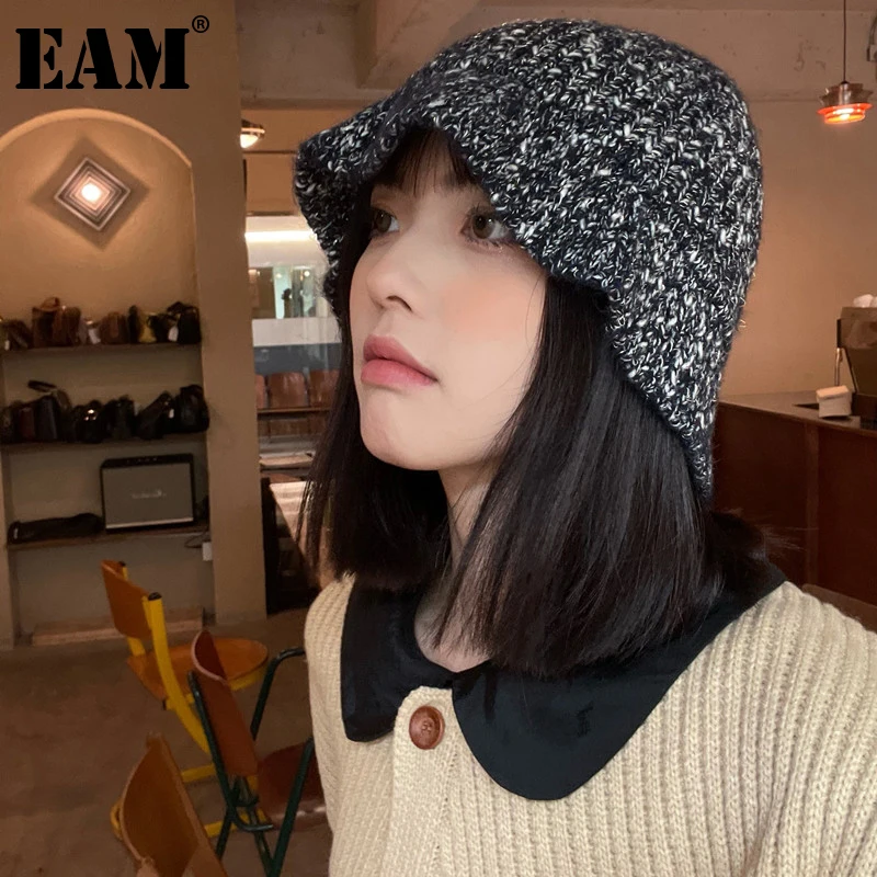 

[EAM] Women Mixed Knitting Black Fishermen Hat New Round Dome Temperament Fashion Tide All-match Spring Autumn 2022 1DE3859
