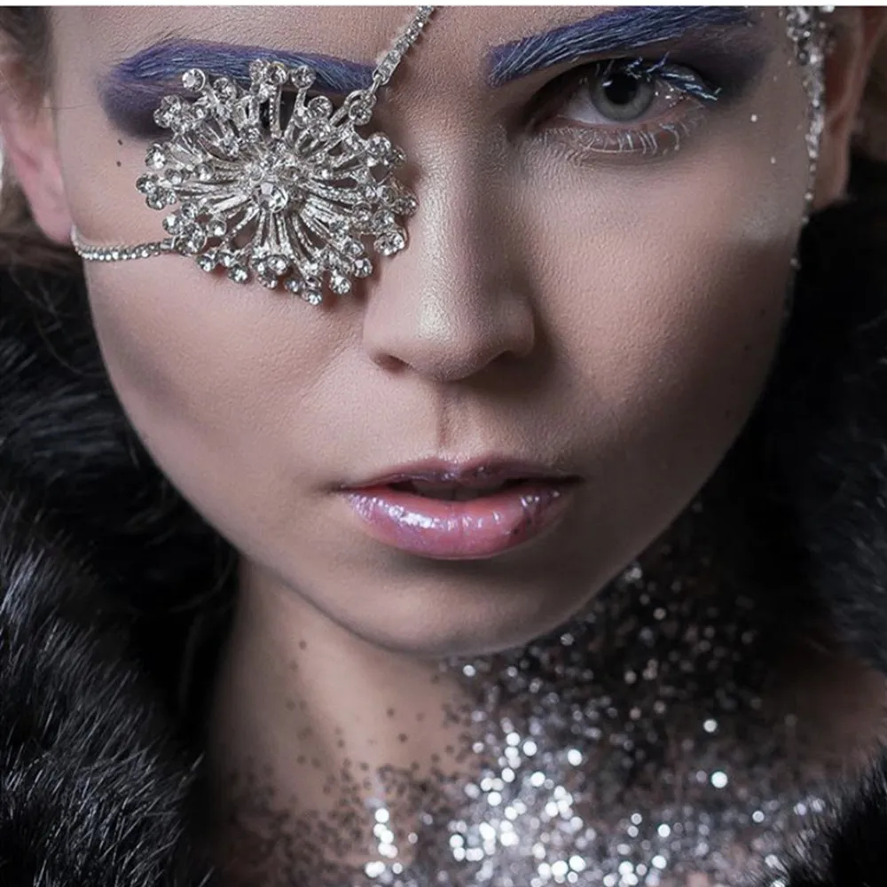 На заказ ручная работа шикарная маска на Хэллоуин в форме сердца со стразами