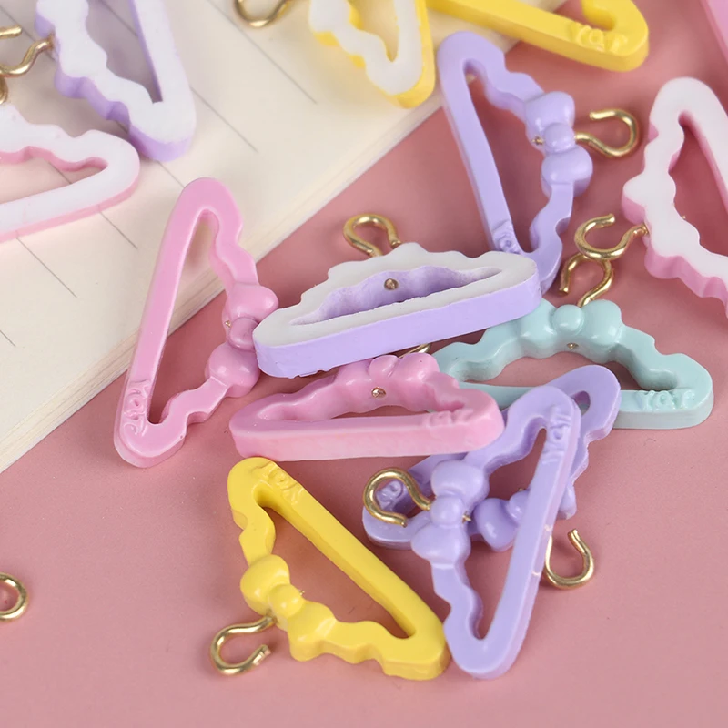 

5Pcs Mini 3cm Dollhouse Clothes Hanger Metal Hook for Dolls Dollhouse Decoration Accessories