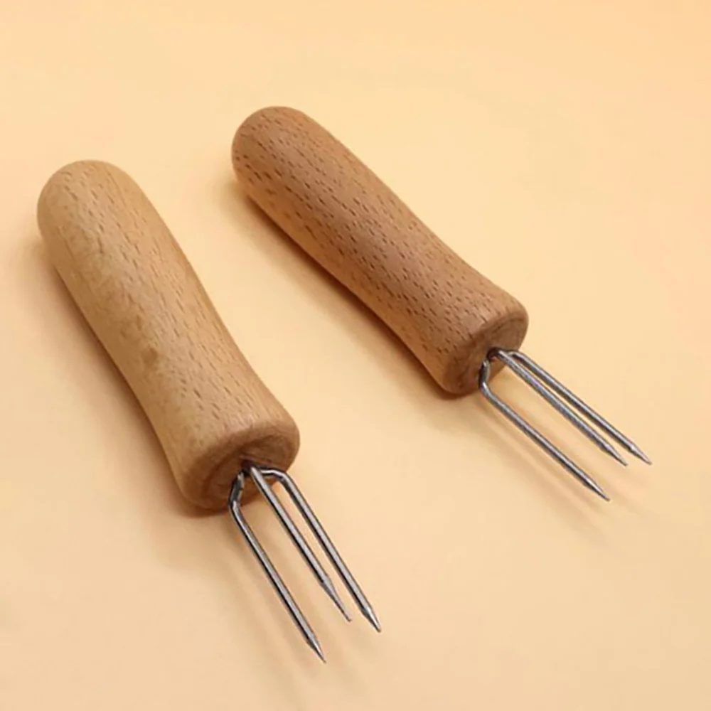 

10pcs Stainless Steel Forks Three-Pin Design Corn Fruit Skewers (Assorted Color)