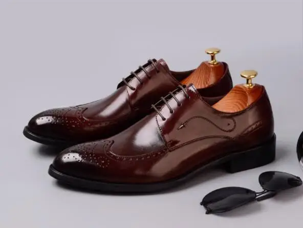 Мужские модельные туфли из воловьей кожи на низком каблуке с резным узором
