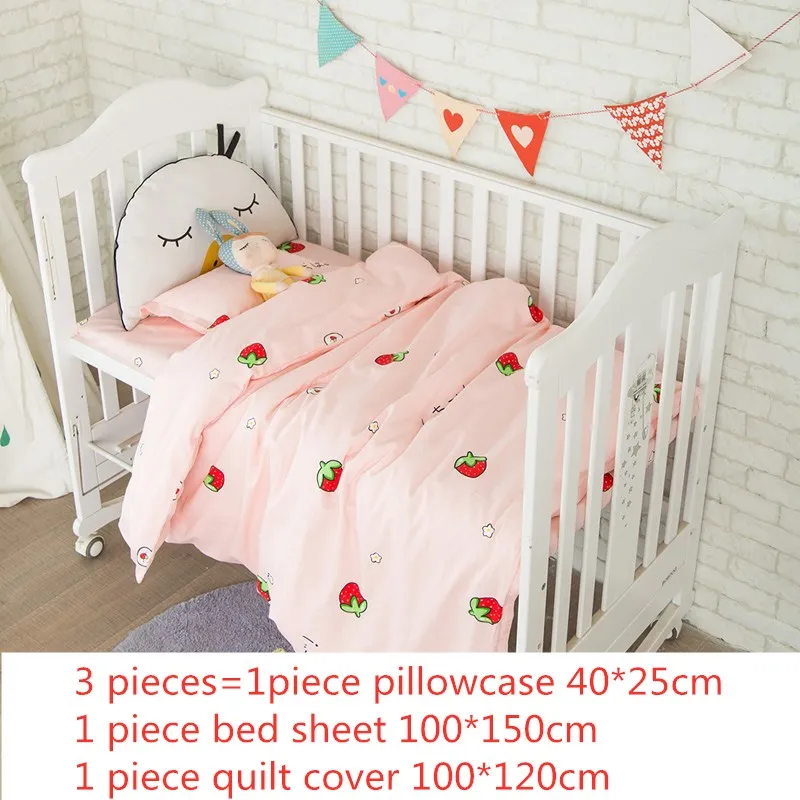 Strawberry3 pieces Комплект из 3 предметов постельного белья для набор постельных принадлежностей для детской кроватки хлопковая наволочка Стёганое одеяло простынь и наволочки для Детский Комплект постельного белья для малышей постельное белье для детской кроватки - Цвет: Strawberry3 pieces