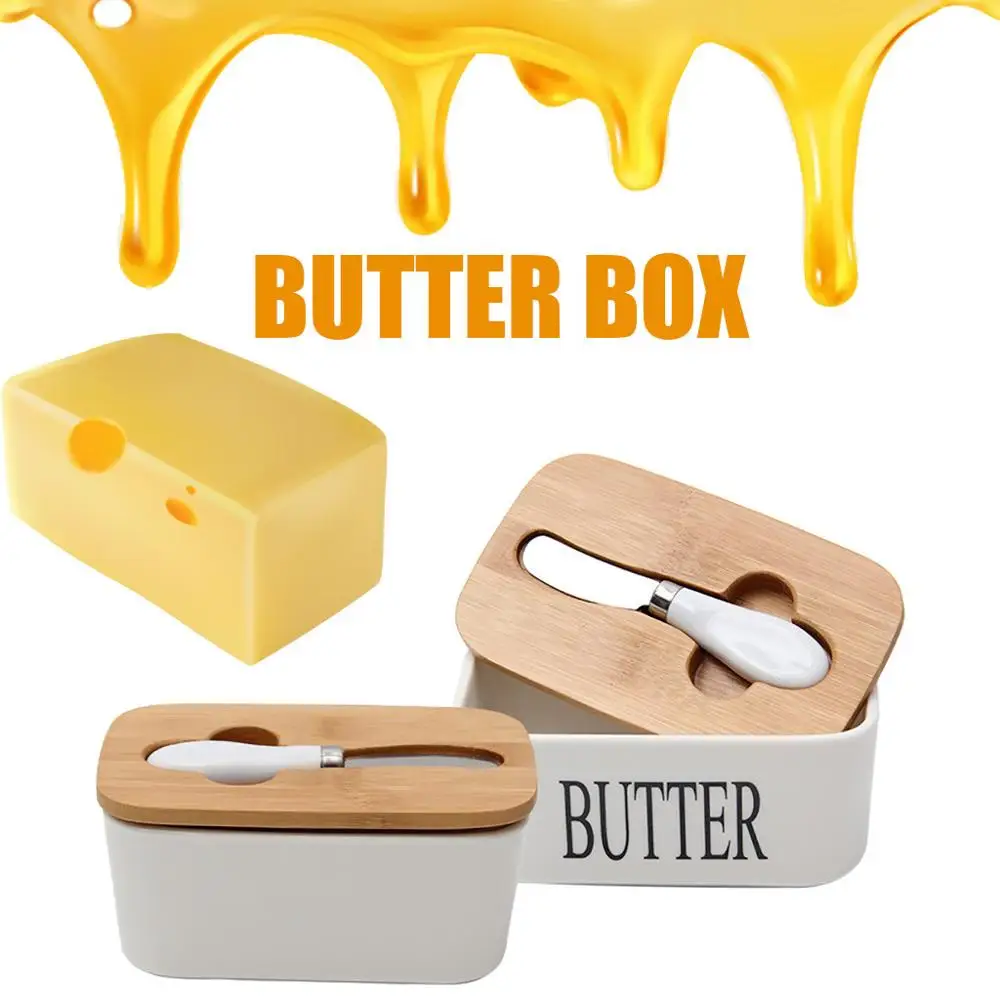 Фарфоровая тарелка для масла с крышкой ножа французского Изолированная коробка