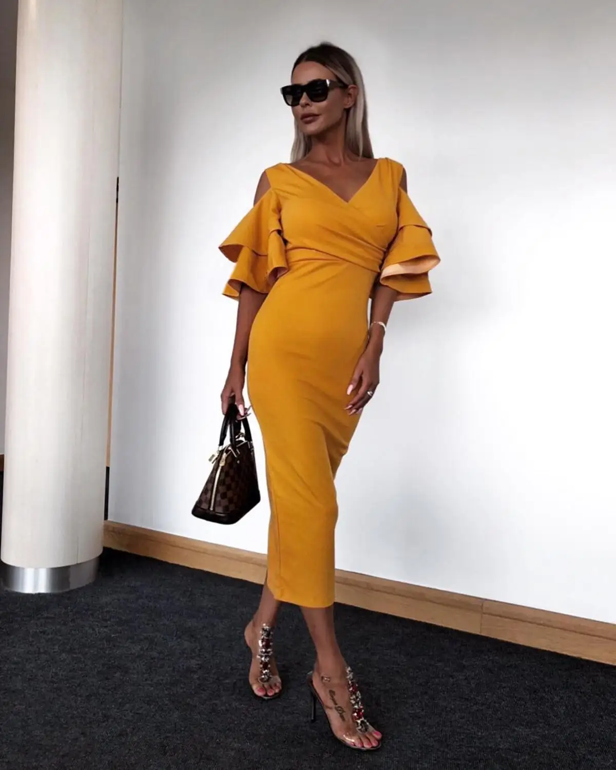 Платье женское вечернее с открытыми плечами пикантное модное облегающее платье