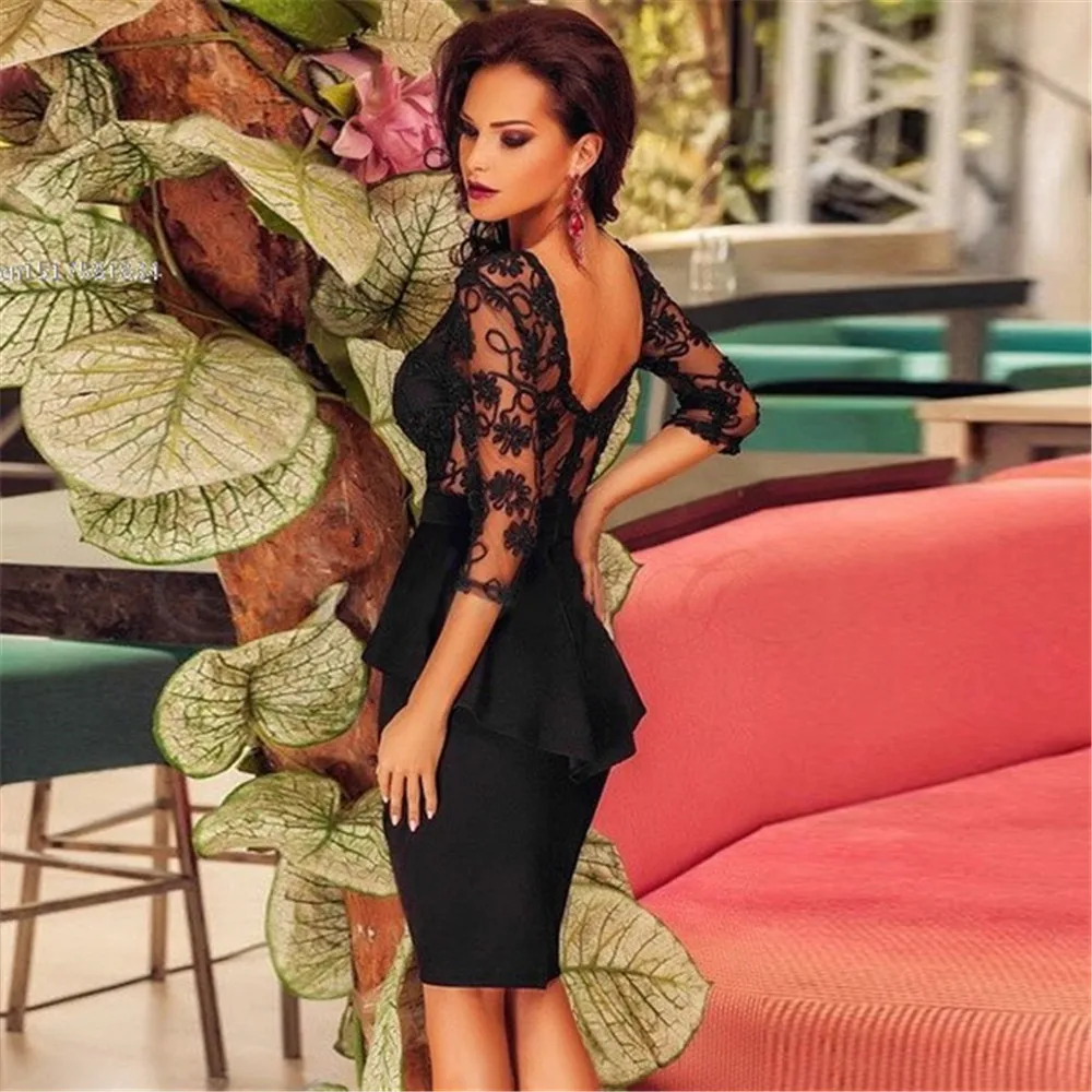 Женское кружевное платье с баской облегающее ажурное круглым вырезом и
