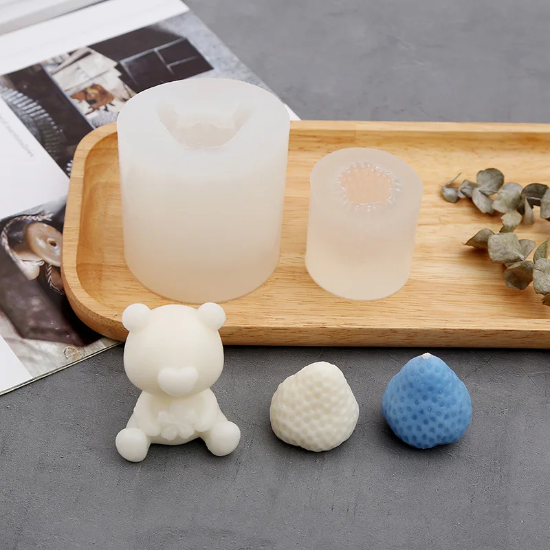 

New Simulation Strawberry Three-dimensional Bear Silicone Mold Aromatherapy Car Decoration Diffuser Stone Creative Candle Mold