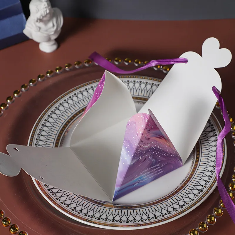 

10/20/50pcs Triangle Candy Box for Party Wedding Creative Sweet Love Printed Color Ribbon Bowknot Handmade Paperboard Gift Bag